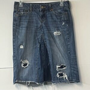 American Eagle Factory Distressed Favorite Boyfriend Denim Skirt. Size 8